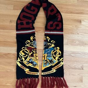 Harry Potter Hogwarts Crest Knit Scarf with Tassels